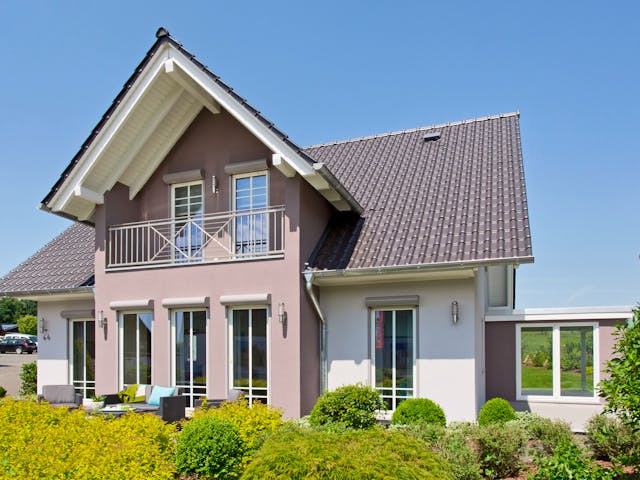 Einfamilienhaus Neunkhausen des Herstellers Fingerhut Haus — schlüsselfertiges Fertighausmodell mit rund Satteldach und 133 m²